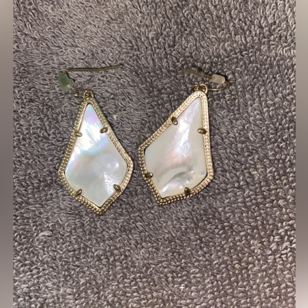 Kendra Scott dangle earrings